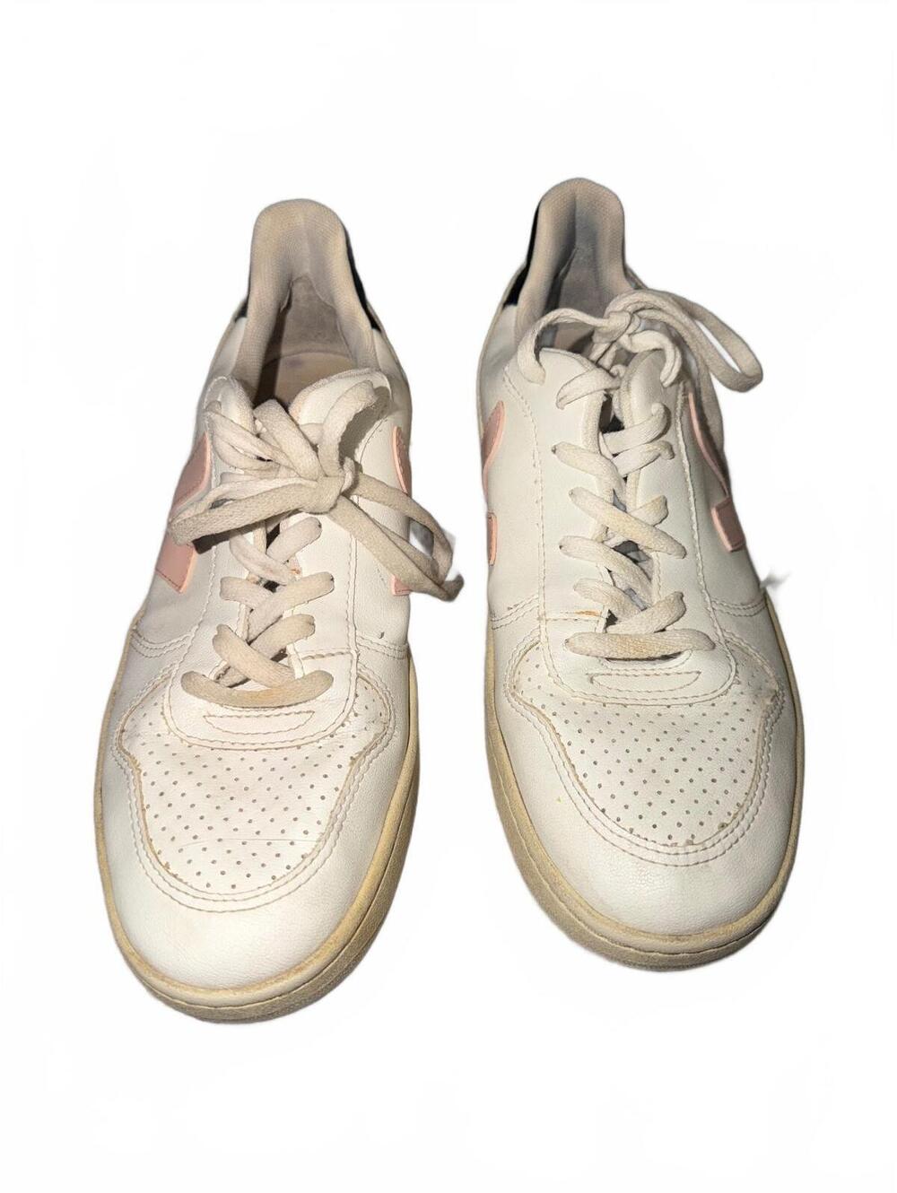 VEJA Campo  Sneakers Size 8.5 White Leather Pink V Logo
